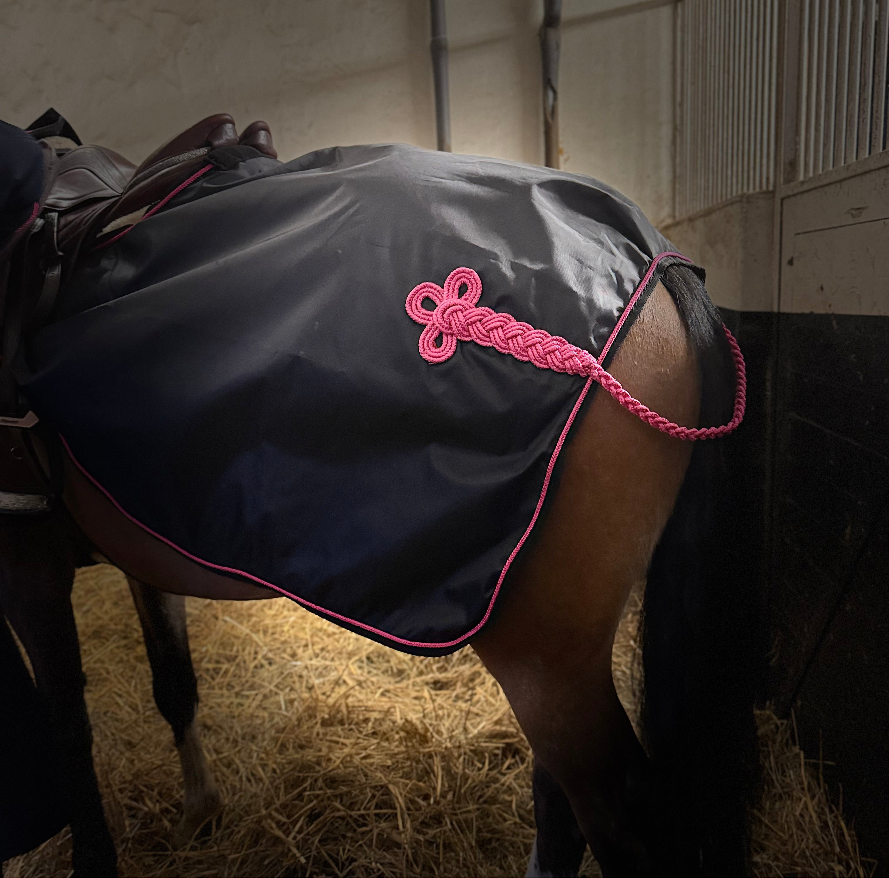 Couvre-rein imperméable noir et rose pink