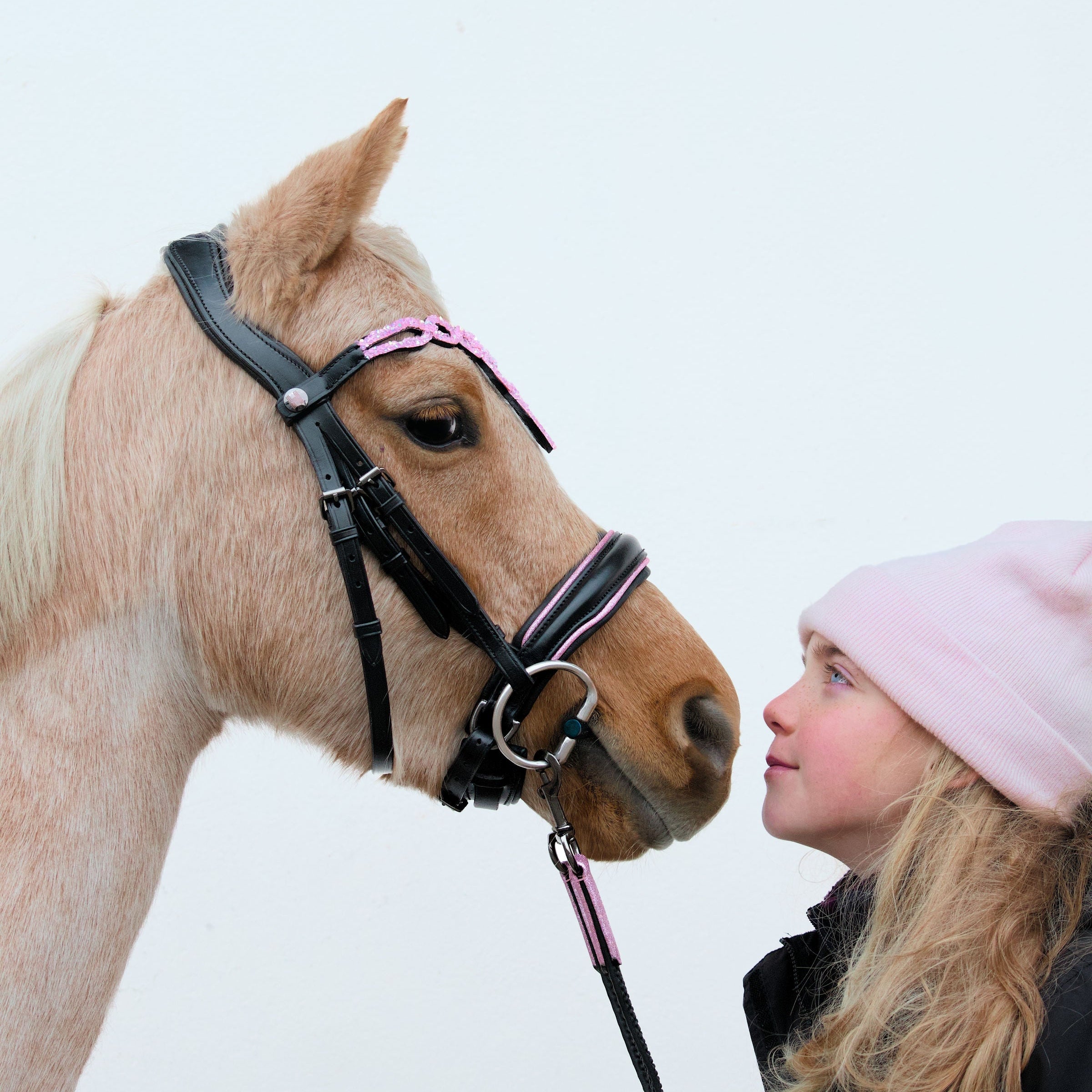 Zaumzeug Shiloh Light Pink – Schwarzes Leder | HIT PONY
